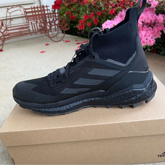 Adidas Terrex FREE HIKER 2.0 Hiking Shoes 9.5US BOOST Boot Core BLACK New w/Box - Picture 2 of 7